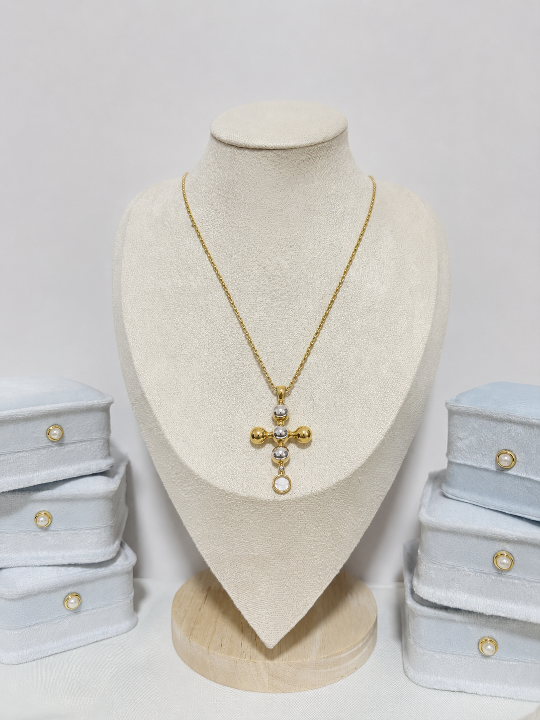 สร้อยจี้ไม้กางเขนทูโทน | Two-Tone Vintage Cross Necklace