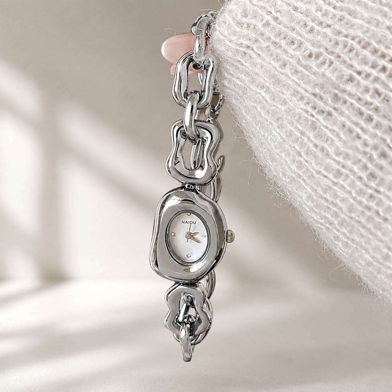 Silver Sculptural Chain Watch | นาฬิกาข้อมือสายโซ่ดีไซน์อาร์ตสีเงิน