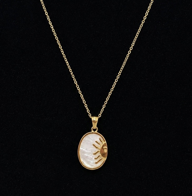 สร้อยคอจี้พระอาทิตย์เปลือกมุก | Golden Sun Mother of Pearl Necklace