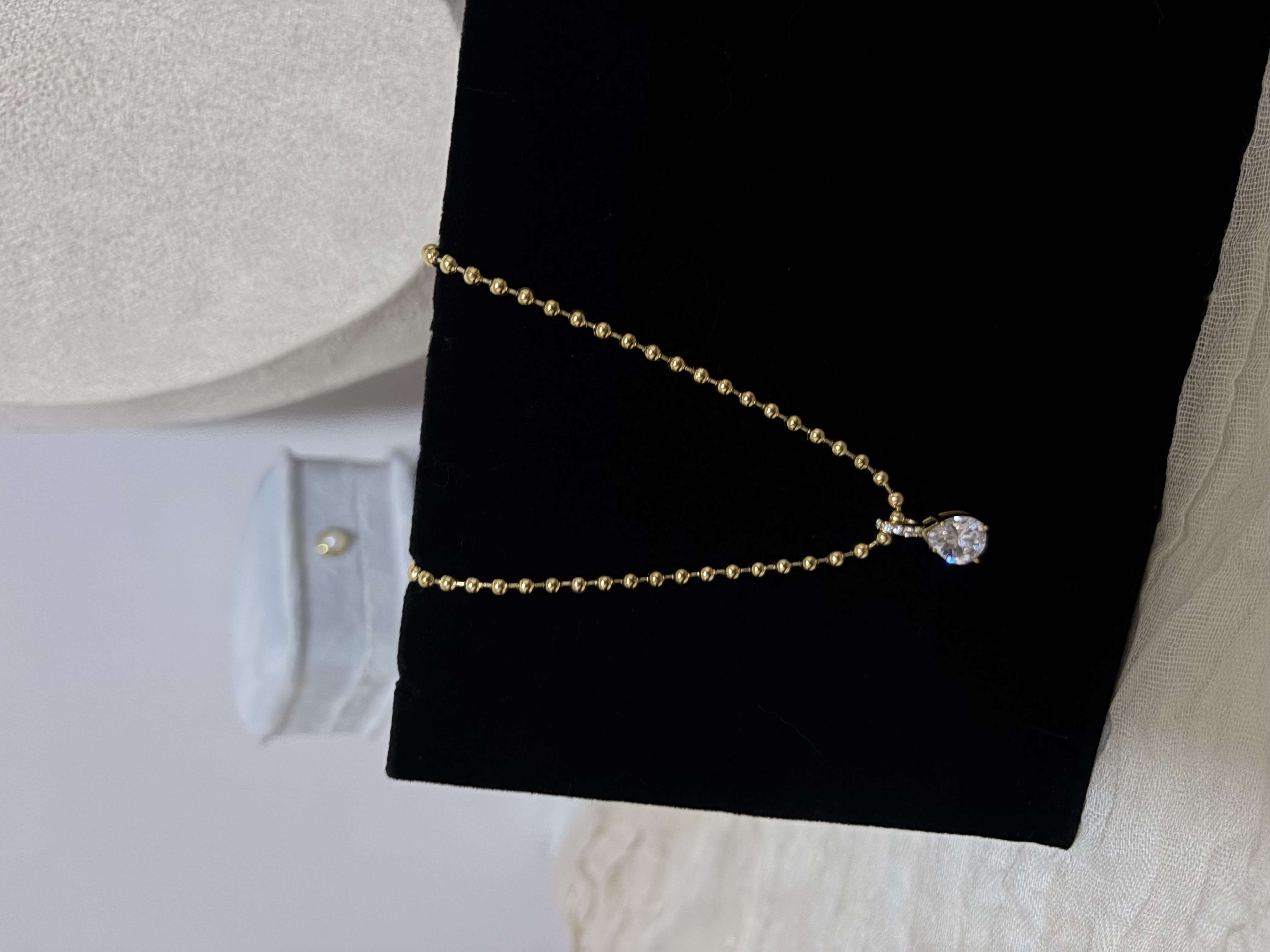 Gold Teardrop Crystal Necklace | สร้อยคอคริสตัลหยดน้ำสีทอง (free gift jewelry box) — 3