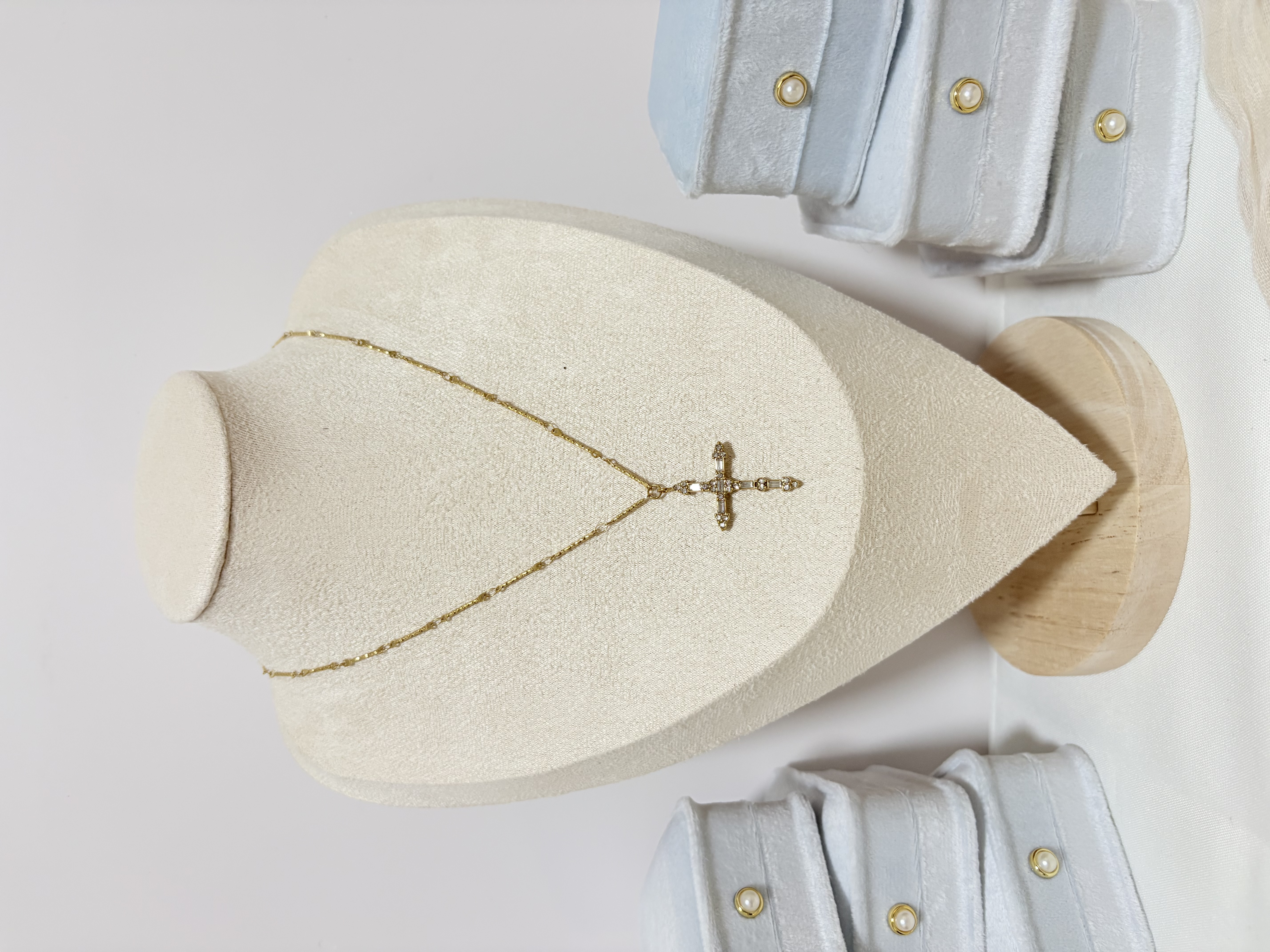 Crystal Cross Pendant Necklace | สร้อยคอจี้กางเขนคริสตัล — 2