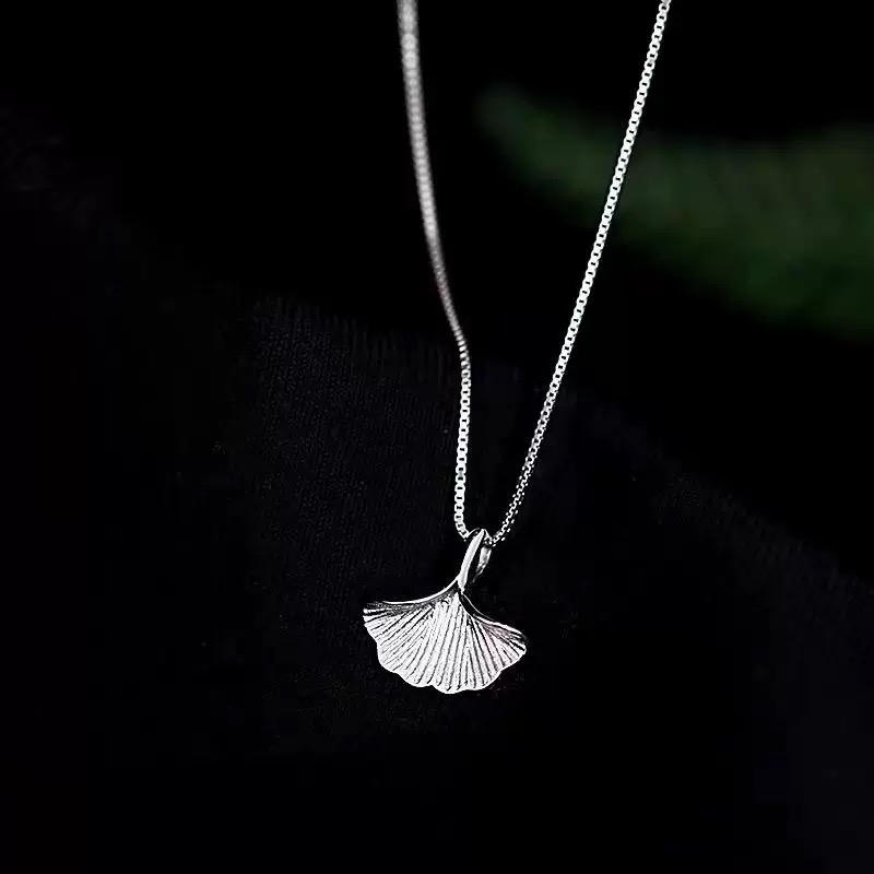Ginkgo Leaf Necklace สร้อยคอใบแปะก๊วย