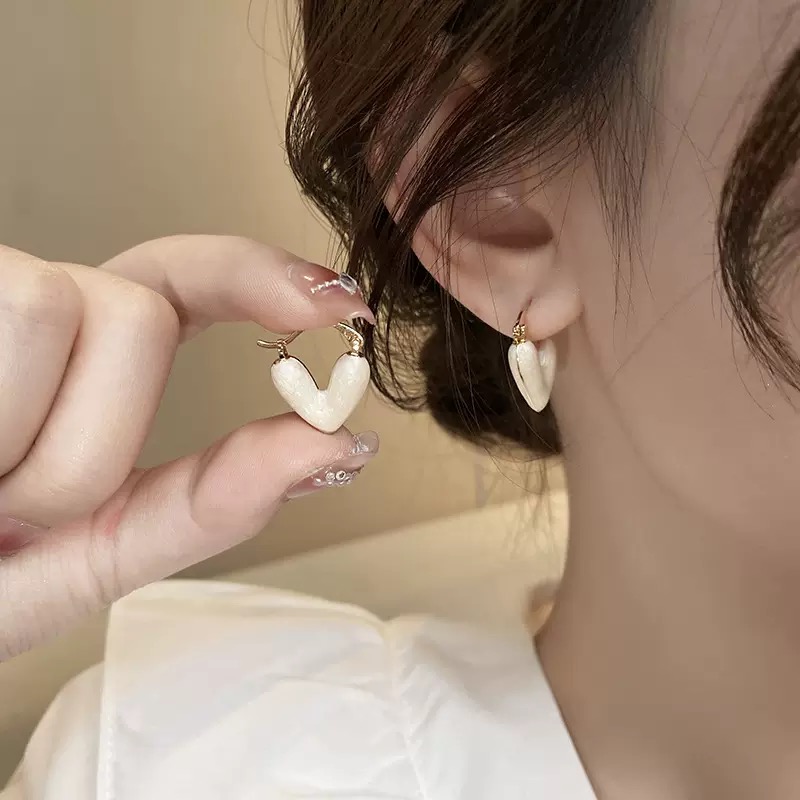 Ivory Heart Drop Earrings | ต่างหูหัวใจสีงาช้าง
