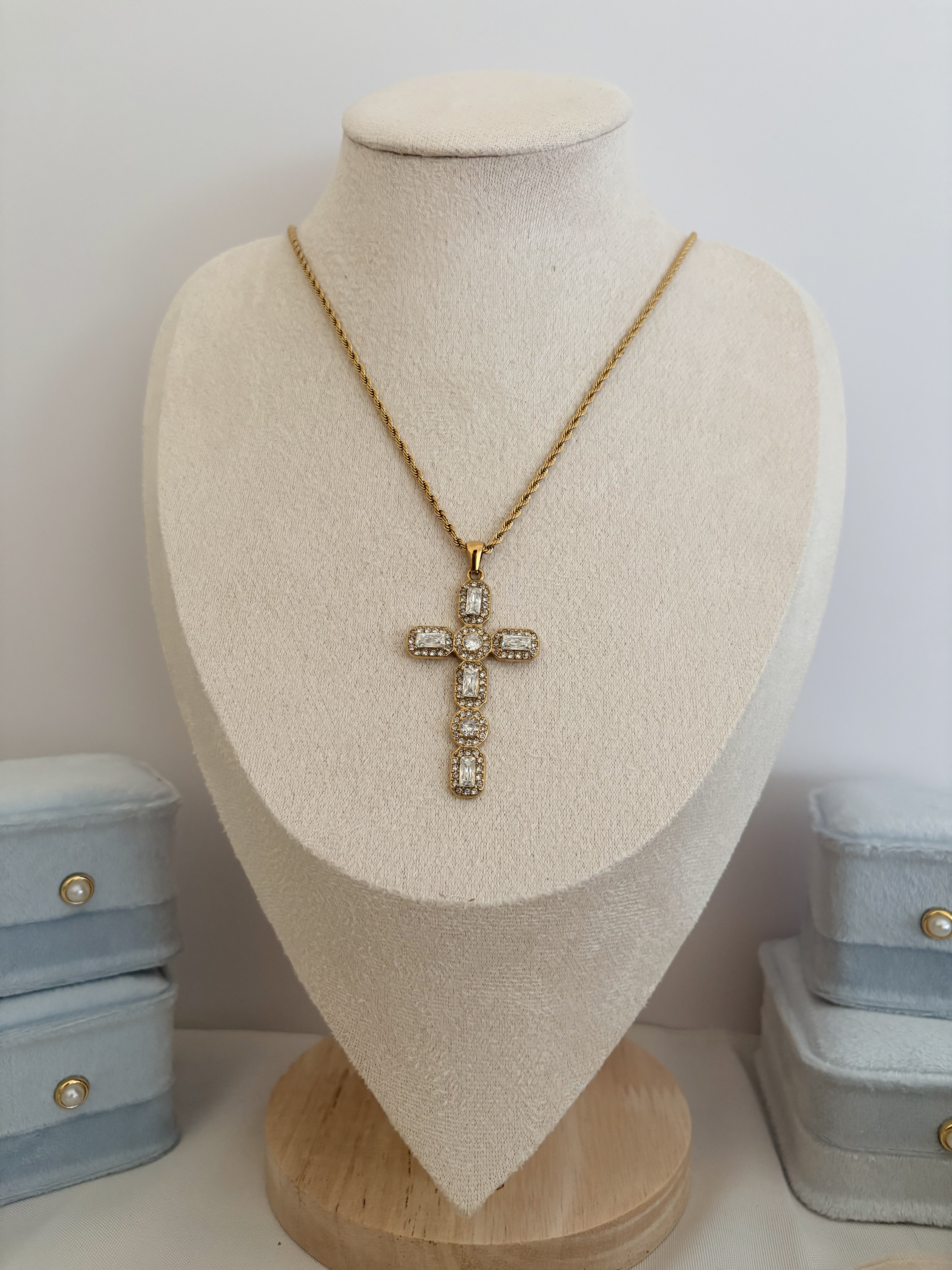 สร้อยคอสแตนเลสจี้กางเขนคริสตัล | Stainless Steel Crystal Cross Necklace — 3