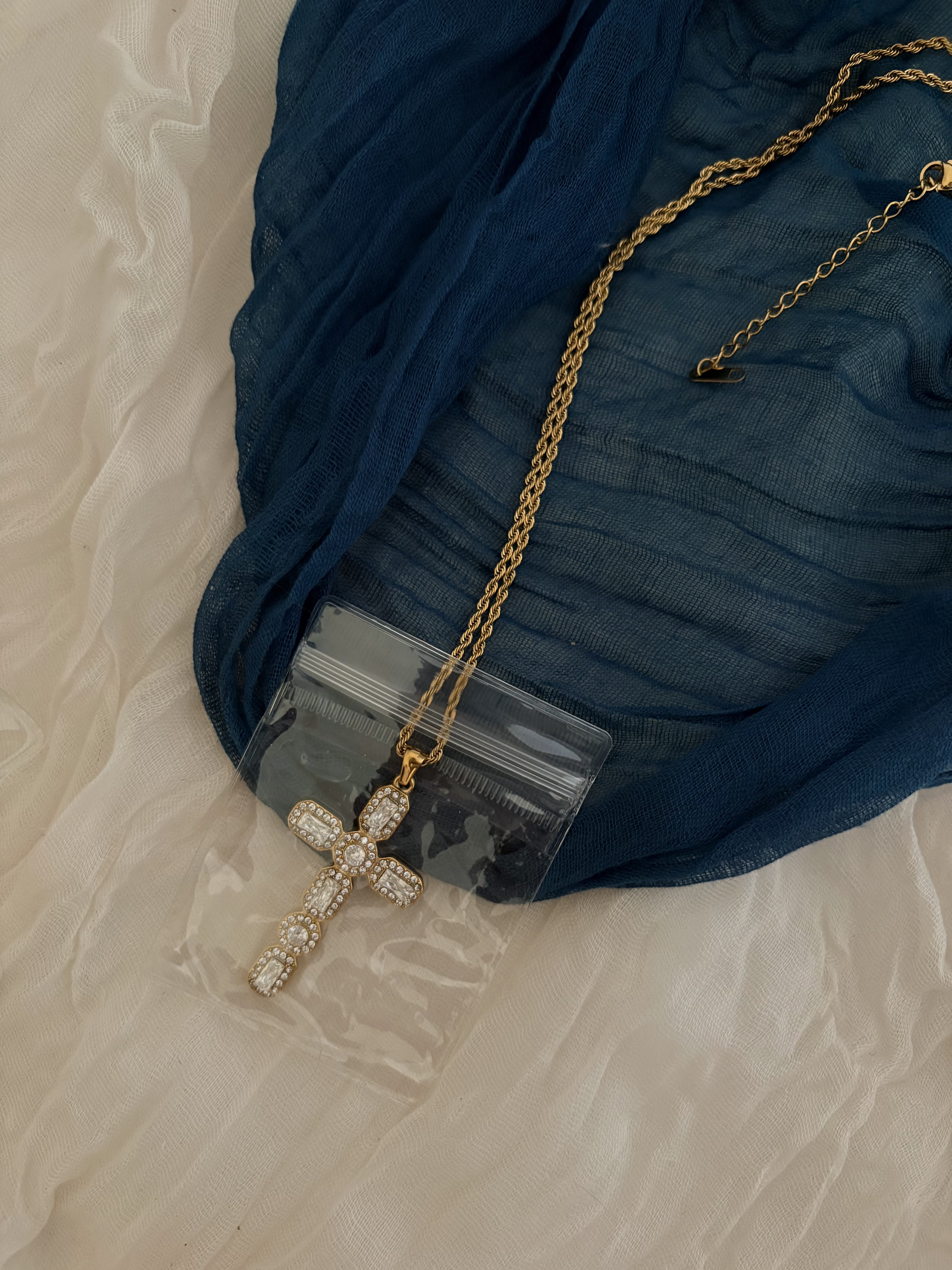 สร้อยคอสแตนเลสจี้กางเขนคริสตัล | Stainless Steel Crystal Cross Necklace