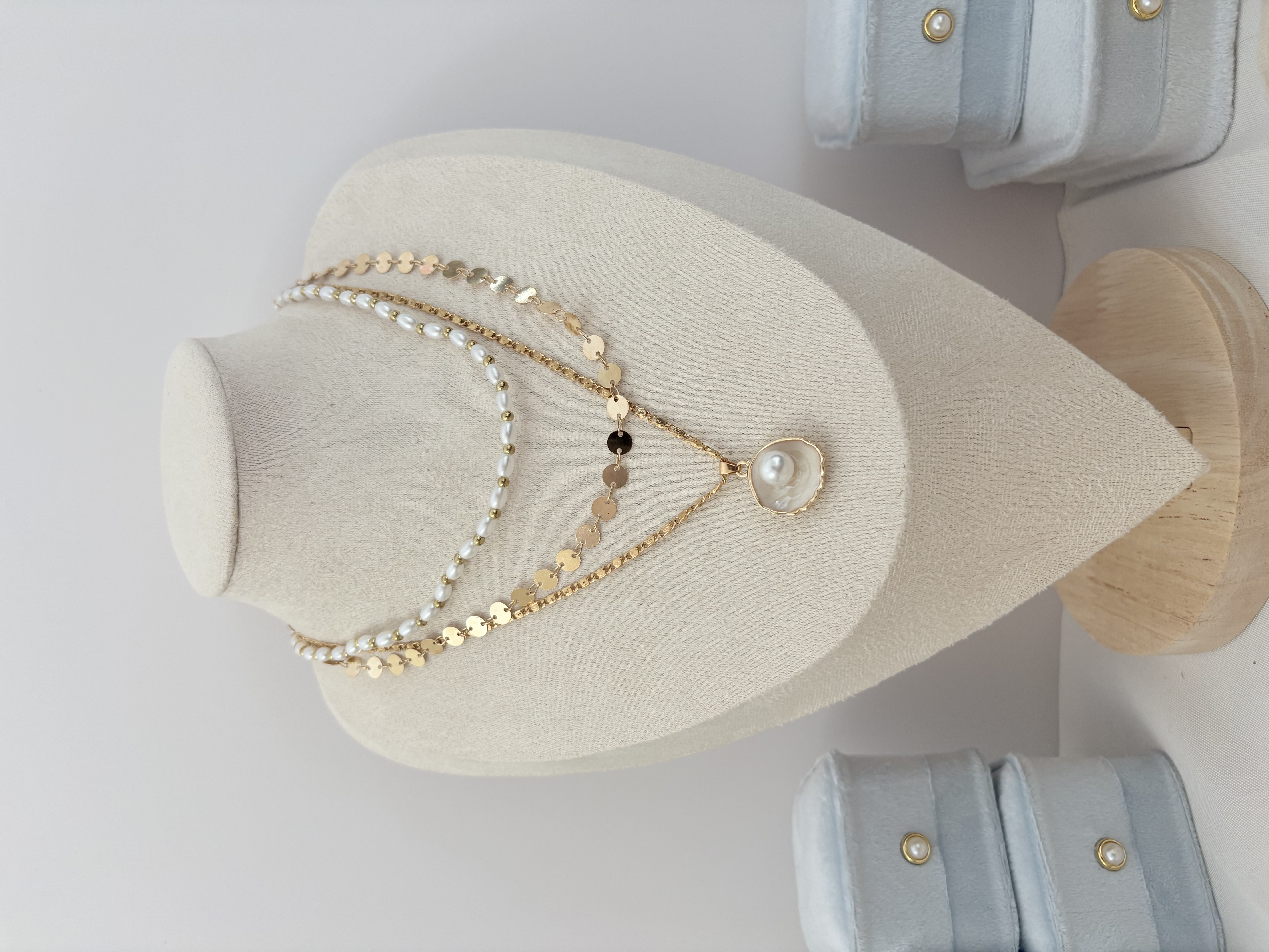 สร้อยคอเลเยอร์มุกและเปลือกหอย (Pearl Shell Layered Necklace)