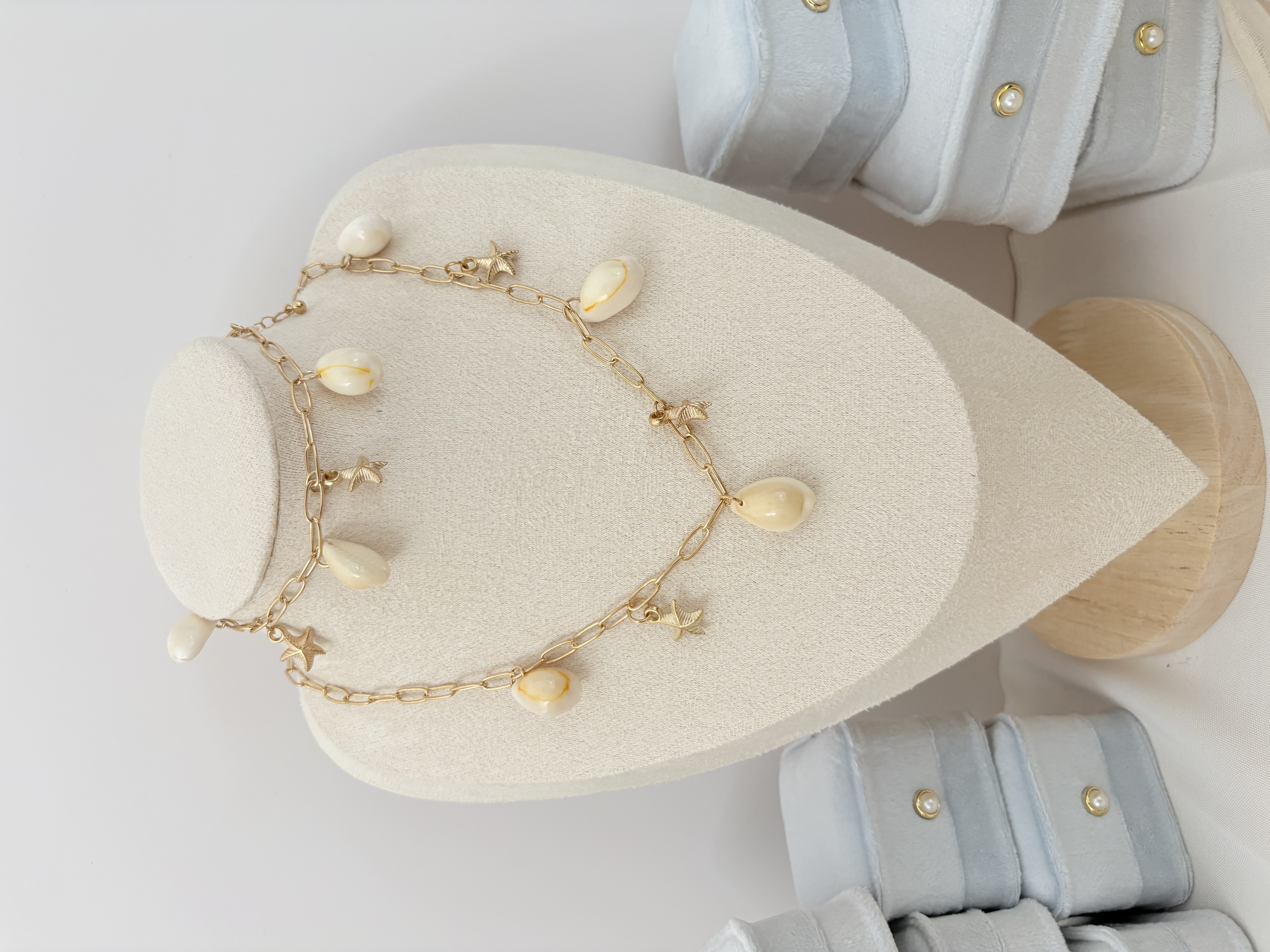 Seashell & Starfish Necklace | สร้อยคอเปลือกหอยและปลาดาว — 2