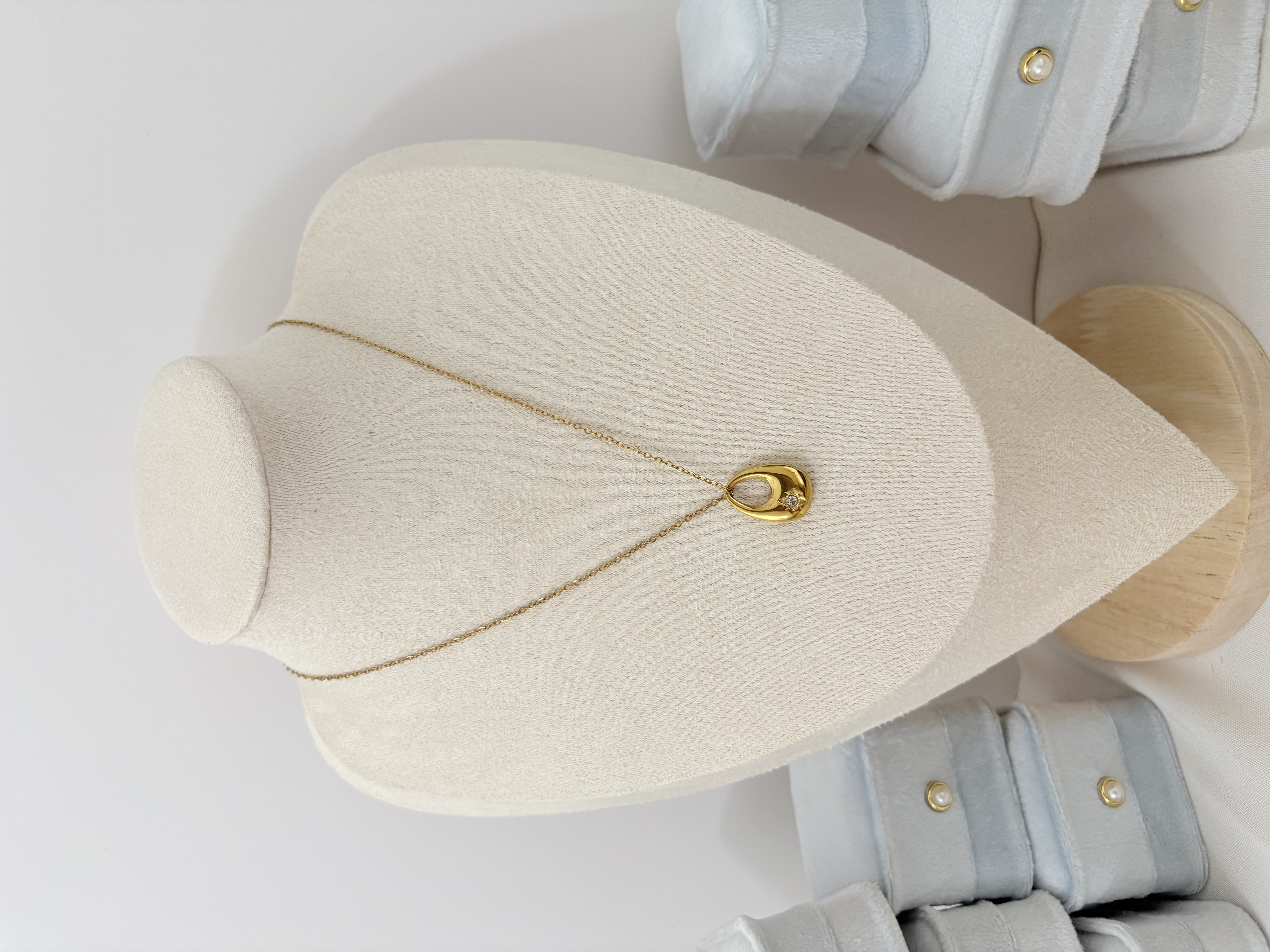 Luna Drop Necklace สร้อยคอหยดน้ำ (free gift jewelry box)