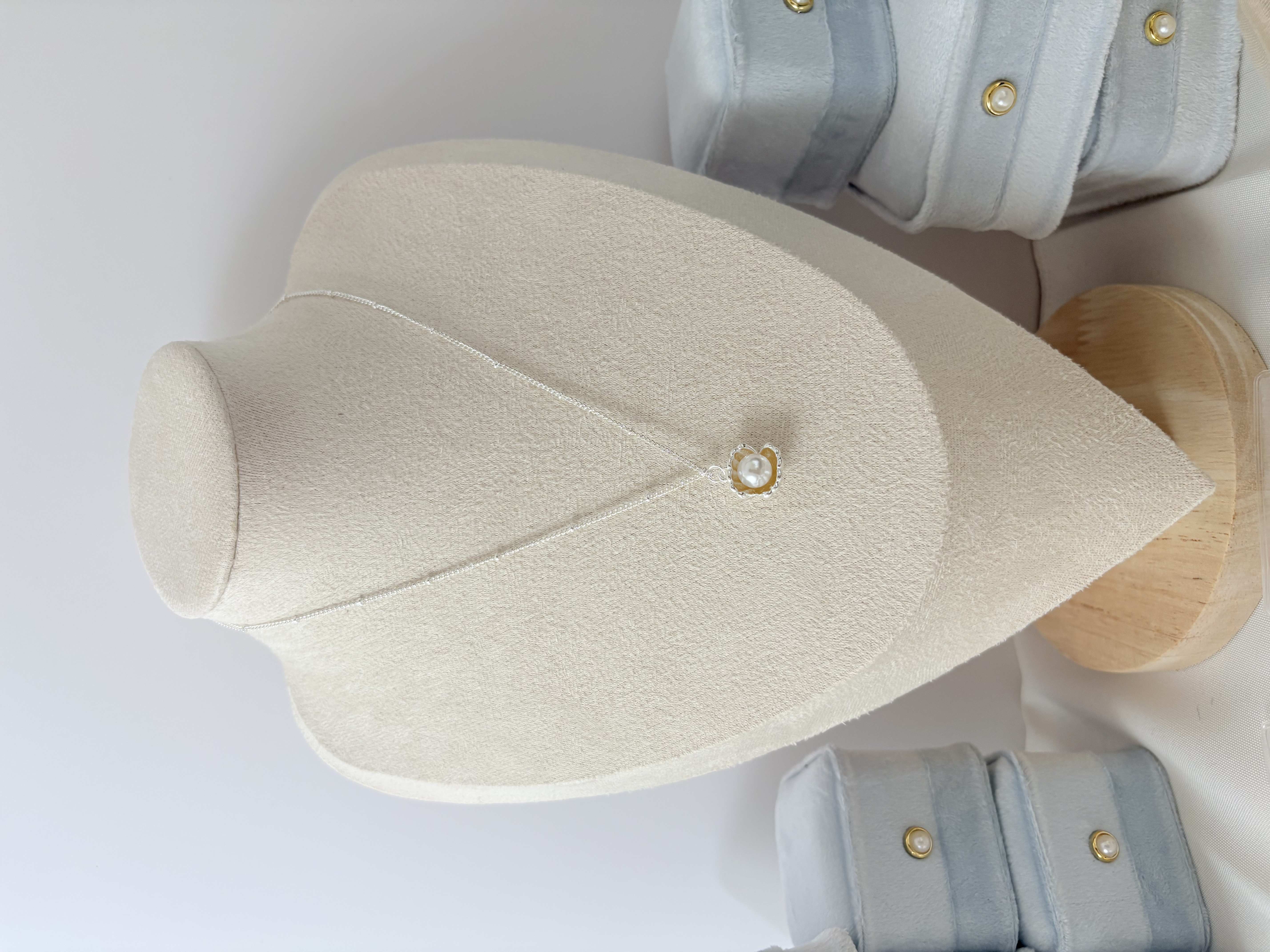 Pearl Shell Necklace สร้อยคอหอยมุก ( free gift jewelry box)