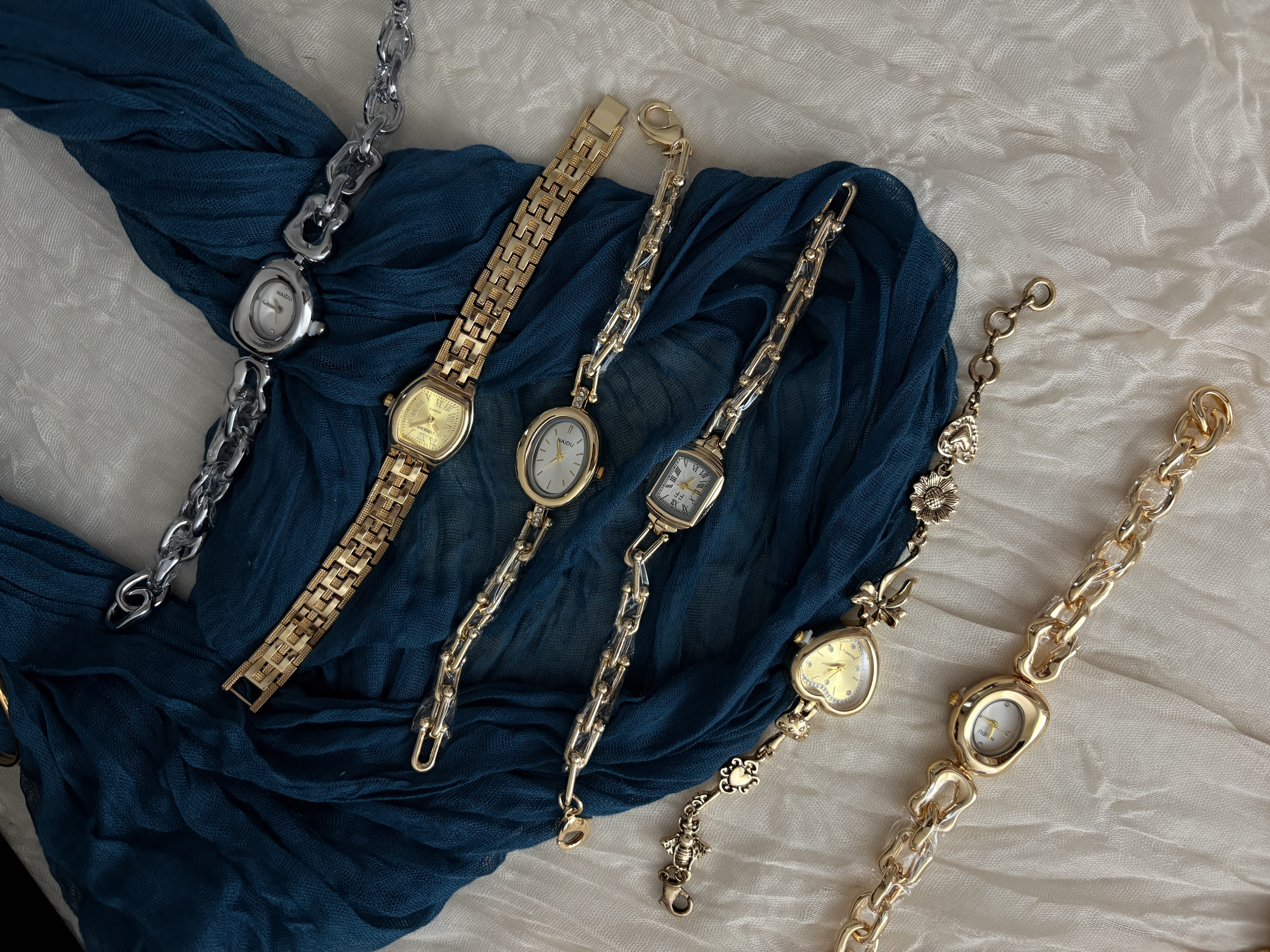 Silver Sculptural Chain Watch | นาฬิกาข้อมือสายโซ่ดีไซน์อาร์ตสีเงิน — 2