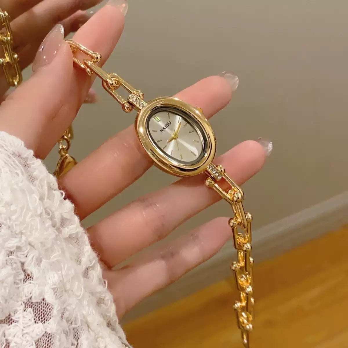 Golden Oval Link Watch | นาฬิกาข้อมือสายโซ่สีทอง