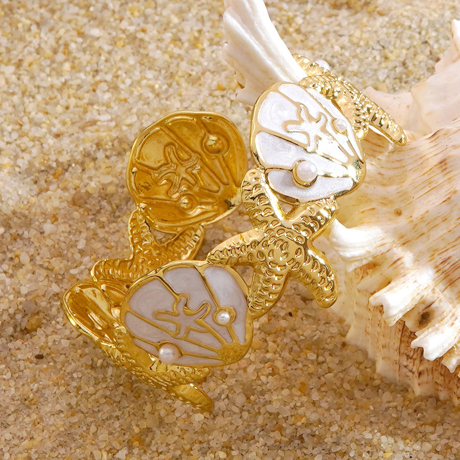 Golden Seashell Starfish Cuff | กำไลเปลือกหอยและปลาดาวสีทอง