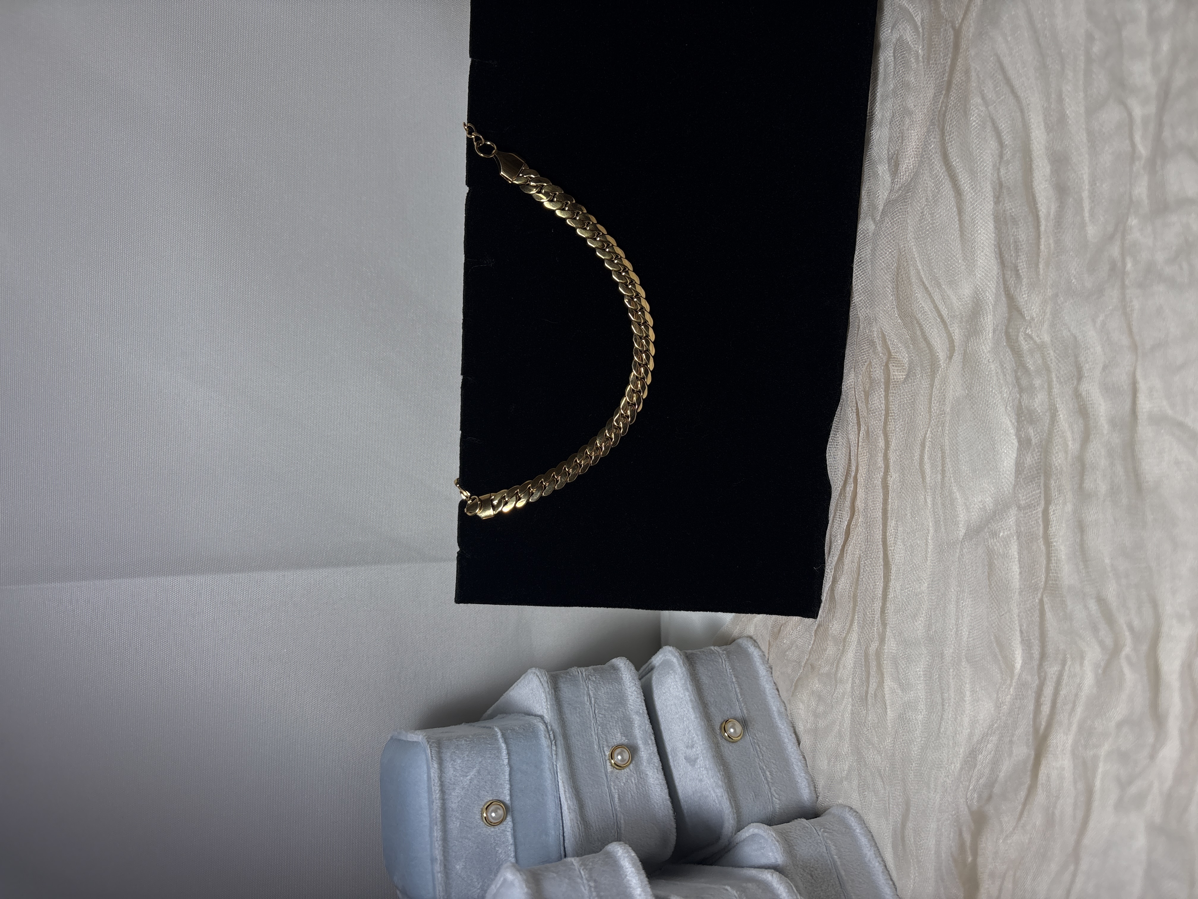 Golden Flat Curb Chain Bracelet | กำไลโซ่แบนสีทอง — 2